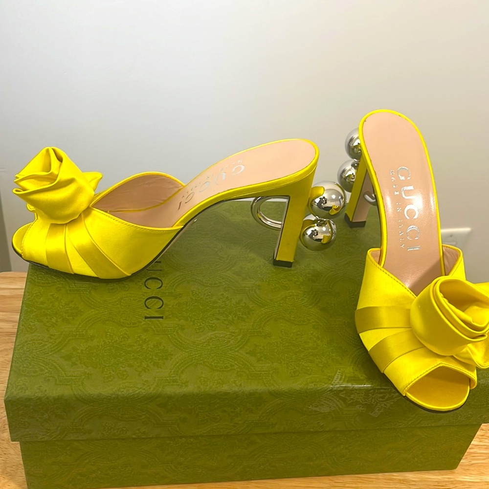 GUCCI Shawana Satin Flower Slide Heels Sandals - Picture 8 of 12